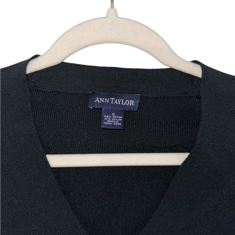 Ann Taylor Ribbed Long-Sleeves V-Neck Blouse, Small - Picture 7 of 8